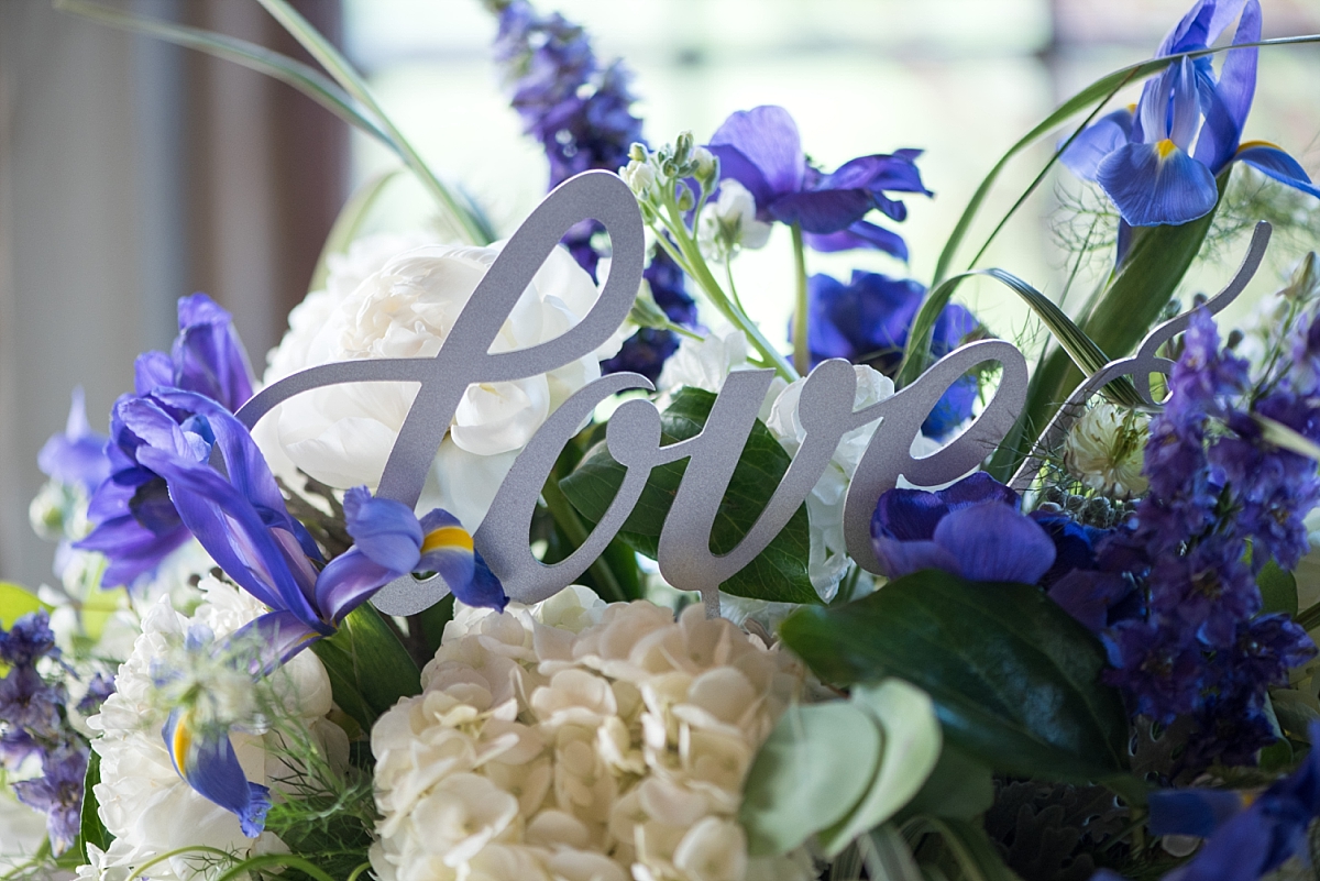 Lilac flowers with white hydrangeas love calligraphy sign in centerpiece